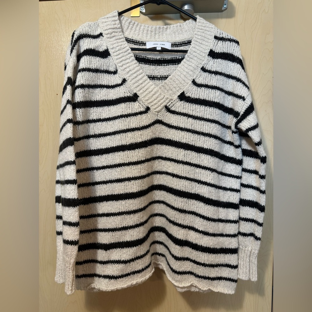 John + Jenn Sweater from Anthropologie Size Small